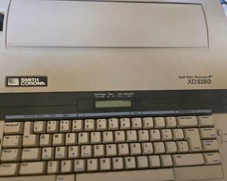 Vintage Smith Corona XD5250 Typewriter in Case