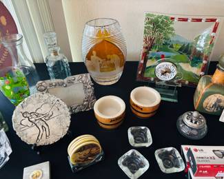 Lots of golf decorations.  At least look the part.