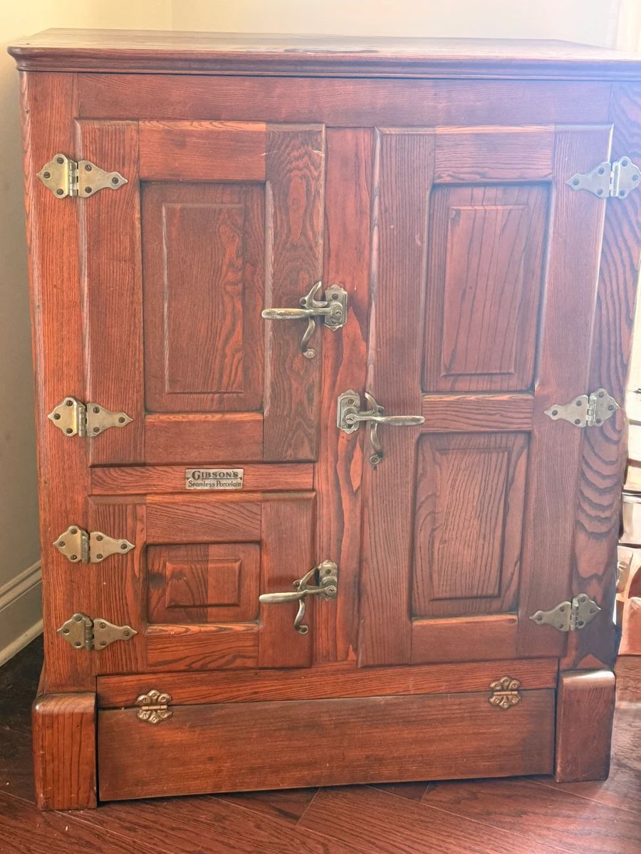 Mid Century Gibson Refrigerator $1,750