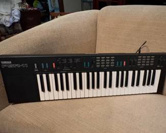 Yamaha PSR-11 electronic keyboard