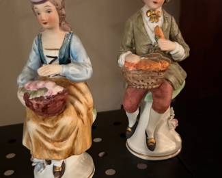 Vintage HOMCO Young Man & Woman CT-2049X Farmer Couple
Figurines