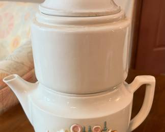 Porcelier Colonial Spinning Wheel & Hearth
Vitreous Teapot