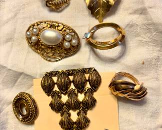 Vintage Fur/Sweater/Scarf Clips