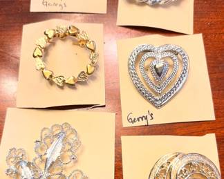 Gerry’s Vintage Brooches. (Mid century)