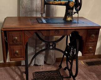 Howe Vintage Sewing Machine