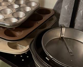 Cake and muffin pans