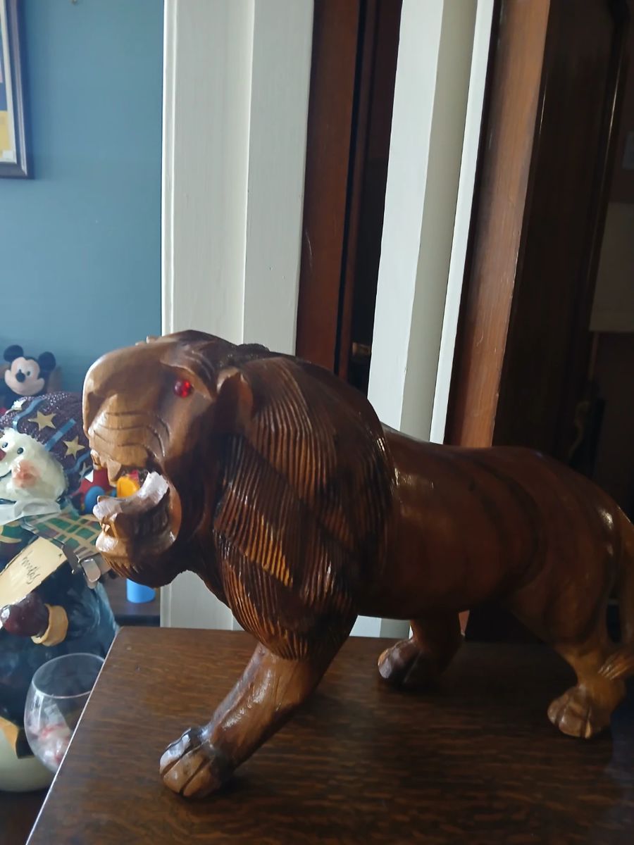 WOODEN LION