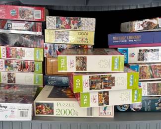 23 Puzzles 700 Pieces Disney, Kincaid, Cats, BBC