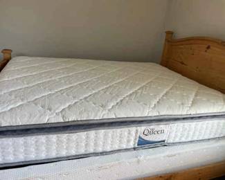 Nap Queen Mattress Box Spring Guest Room, Looks New