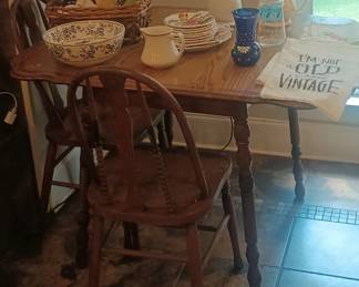 Drop leaf table 2 chairs