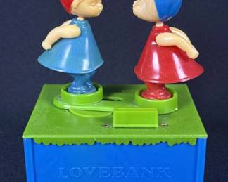 Vintage Yap’s Kissing Couple Lovebank