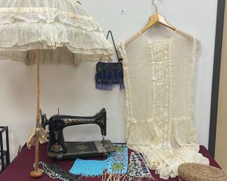 Vtg Singer Sewing Machine Victorian Treasures