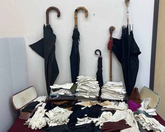 Vtg Gloves Umbrellas