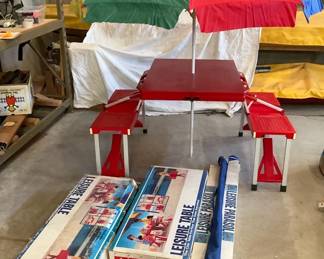 2 Leisure Folding Tables 2 Umbrellas 