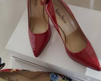 2 Nieman Marcus, Size 7, Bow 4in Heels