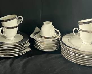 Lenox Vintage Jewel Dining Set