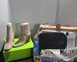 BRAND NEW IN BOX SAM EDELMAN TAN SUEDE BOOTS 6 Pair Shoe Organizer