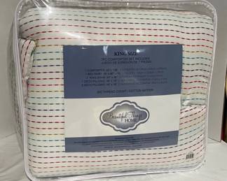 King Size Comforter Two Deco Pillows Never Used