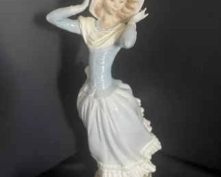 Lladro Spring Breeze Porcelain Figurine