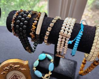 Bracelets 