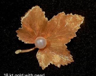 18k gold brooch with pearl