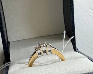 Ladies ring 14kt yellow gold band with white gold diamonds setting 0.36 ctw 3 diam sz 6 1/2 - $440