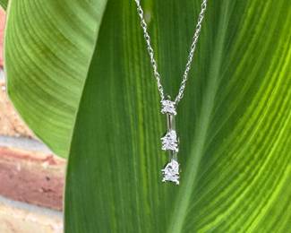 10kt white gold chain 19" long with pendant 3 graduating diamonds 1.5 grams $220
