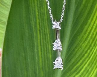 10kt white gold chain 19" long with pendant 3 graduating diamonds 1.5 grams $220
