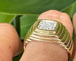 Ring, 14kt yellow gold with 6 diamonds ring, 5.6 grams, Sz 7 - $600
