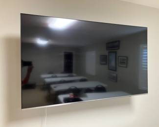 52 - $200 - Samsung TV & stand 55"with mount 2018