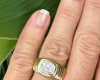 Ring, 14kt yellow gold with 6 diamonds ring, 5.6 grams, Sz 7 - $600