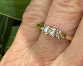 Ladies ring 14kt yellow gold band with white gold diamonds setting 0.36 ctw 3 diam sz 6 1/2 - $440