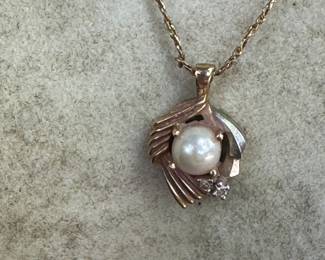 Chain & pendant, 14kt yellow gold, pearl center & 1 diam, 6.06 grams, $285.