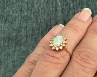 14kt gold & opal oval ring sz 4.5 $380