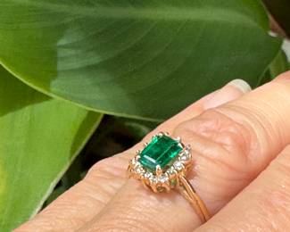 Ladie's ring Chatham emerald & diam ring 14kt yellow gold 2.5gr, size 5 1/2 - $400