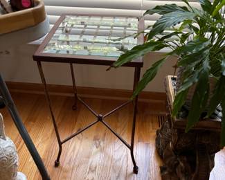 Lots of small tables.