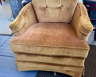 Ethan Allen Swivel Chair
