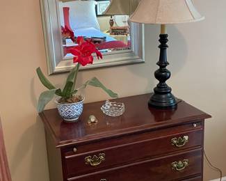 Small 4 drawer chest 