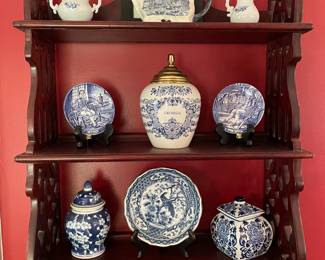 Hanging shelf, blue transferware