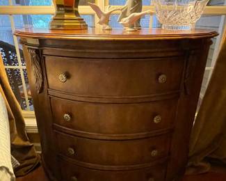 Nice Demi-lune chest