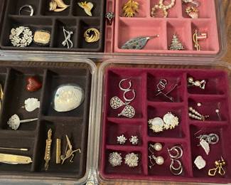Costume jewelry 