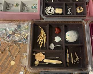 Costume jewelry 