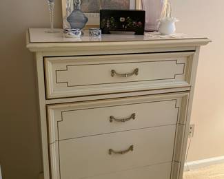 Chest of drawers