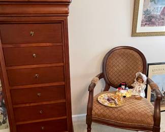 Lingerie chest, side chair