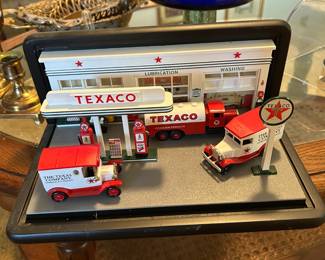 Franklin Mint ROA Texaco Gas Station and 3 Texaco Cars