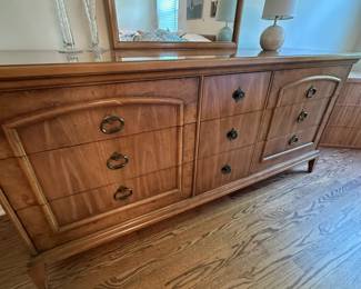 1970s Mid Century Burl Wood Thomasville chest of drawers with mirror