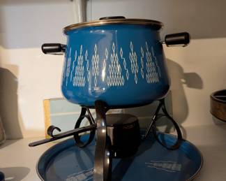 C100 - $100. Vintage Blue Diamond Fondue Set With forks.