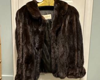 C75 - $95. Mr Leonard Ladies Fur Coat. (Size estimated Small to Medium.) Looks to be in very good condition.