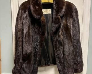 C75 - $95. Mr Leonard Ladies Fur Coat. (Size estimated Small to Medium.) Looks to be in very good condition.