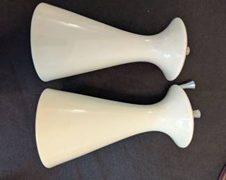 C114- $20 Pair. Lenox 7" Pair Salt Pepper Grinders. Cream color.